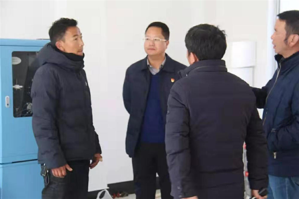 吉隆縣縣委副書記、縣長胡紅等領(lǐng)導(dǎo)班子進(jìn)行檢查和指導(dǎo)工作